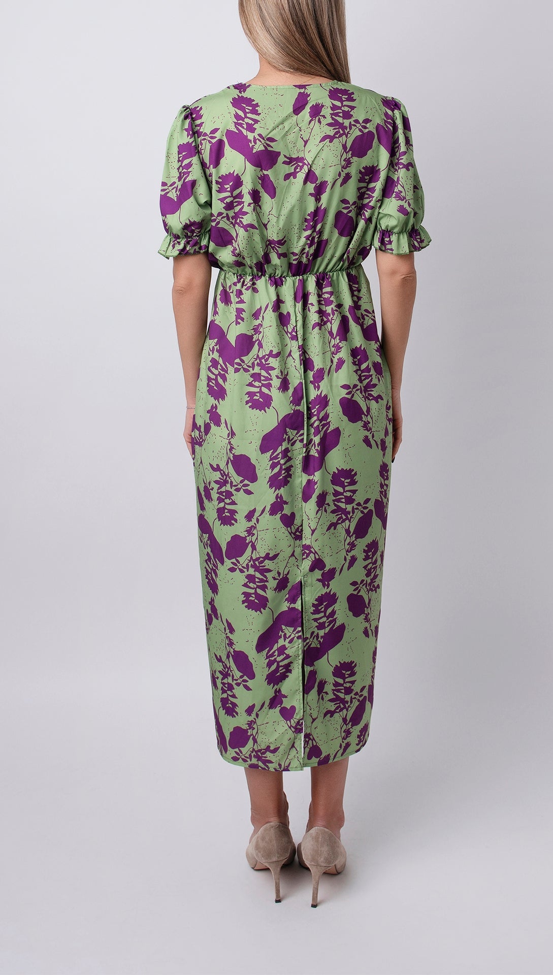 Vestido Carina - Vestido Largo de Mujer con Estampado Floral, Escote en V y Manga Corta – Elegancia y Comodidad
