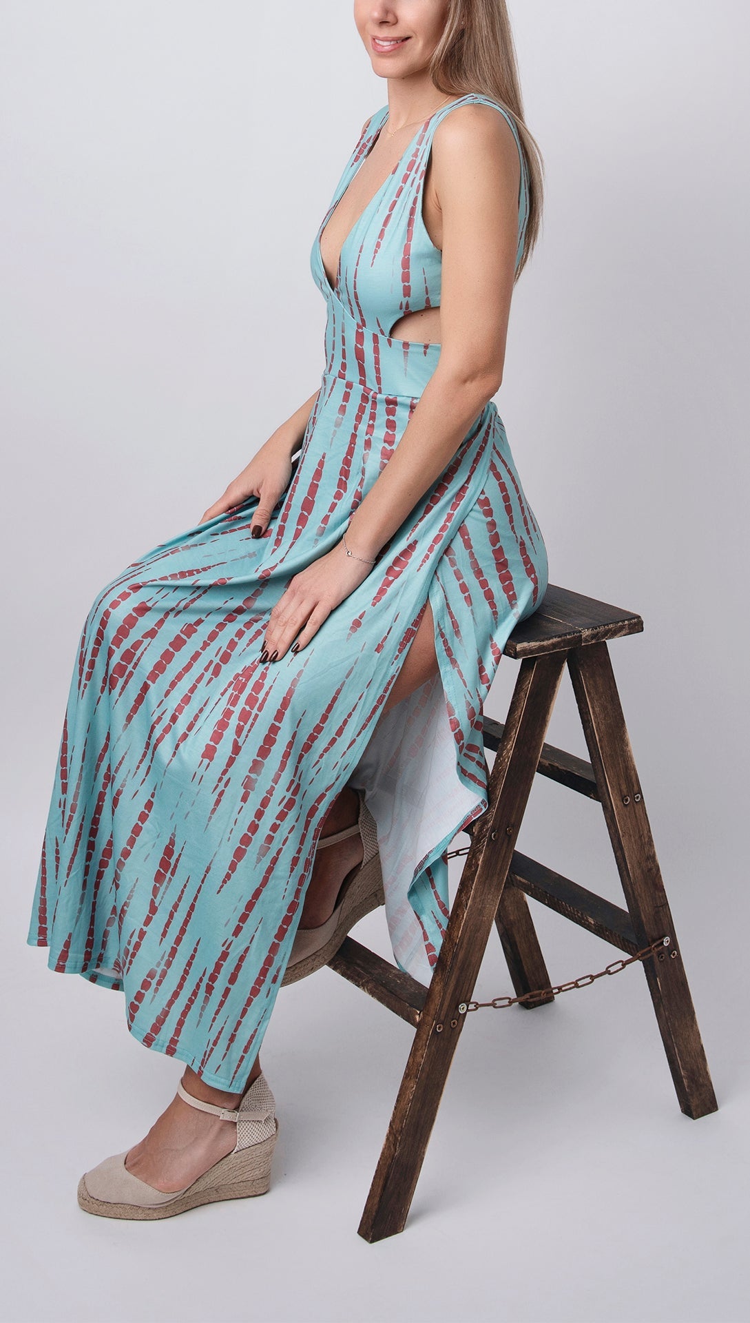 Chloe - Eleanor Tie-dye Vestido elástico con abertura y diseño recortado